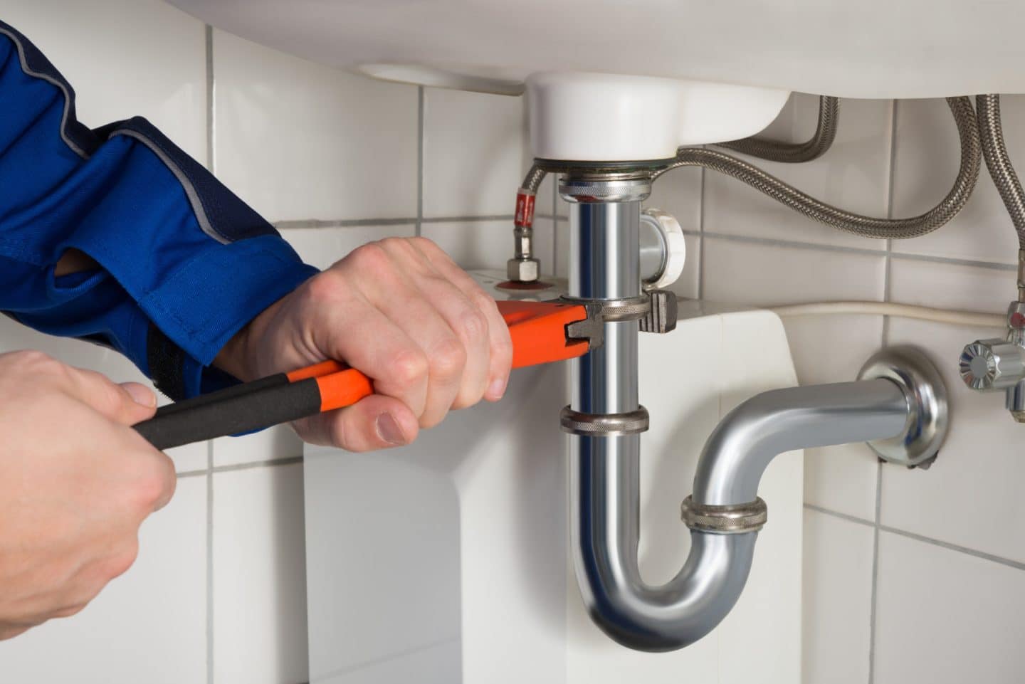 How Do Professionals Detect Plumbing Leaks?